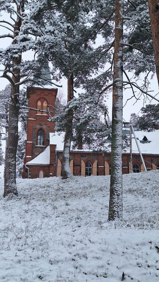 А за этим костелом пруд и бабушкин дом
