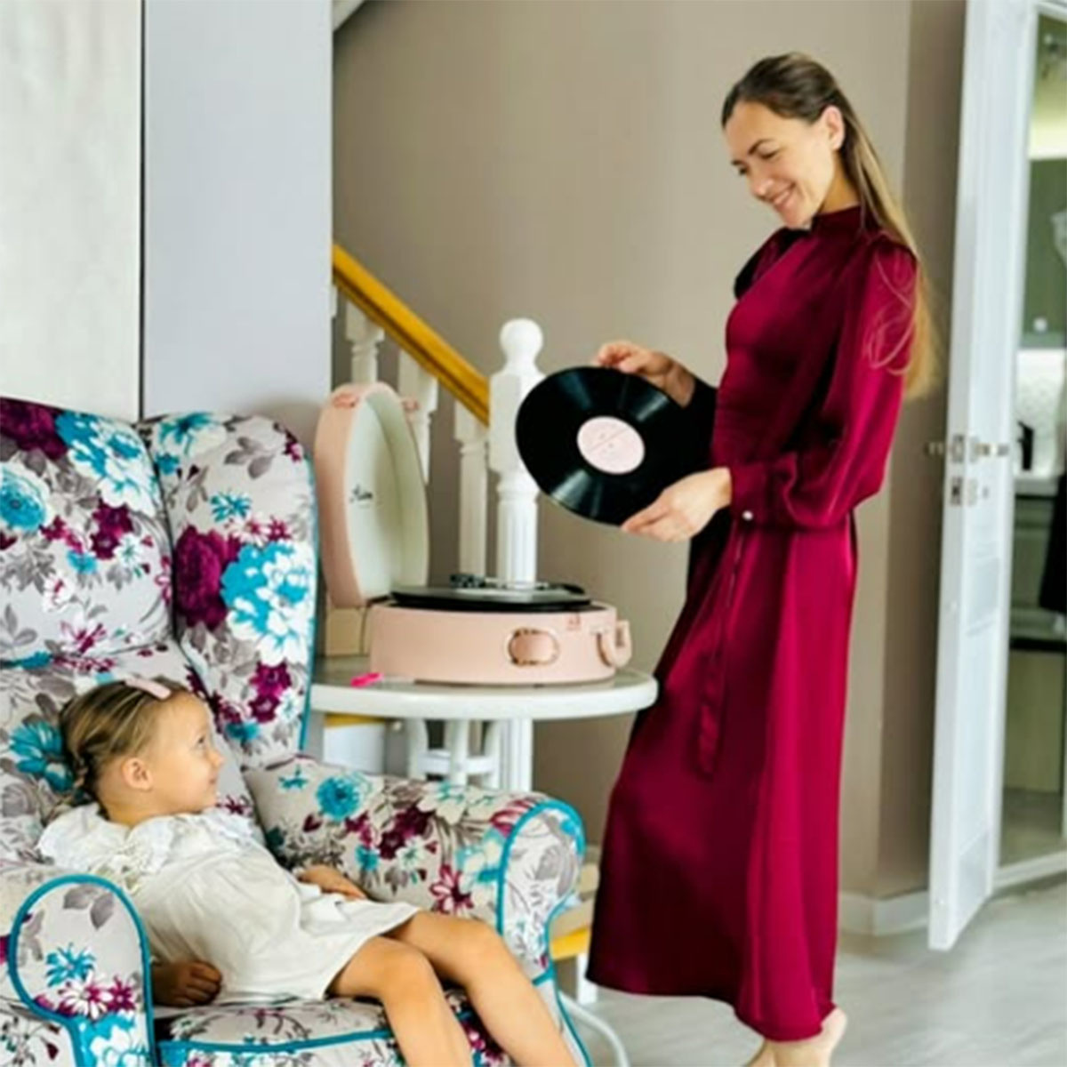 Маша Круглыхина со старшей дочкой Лизой. Фото: соцсети Маши Круглыхиной