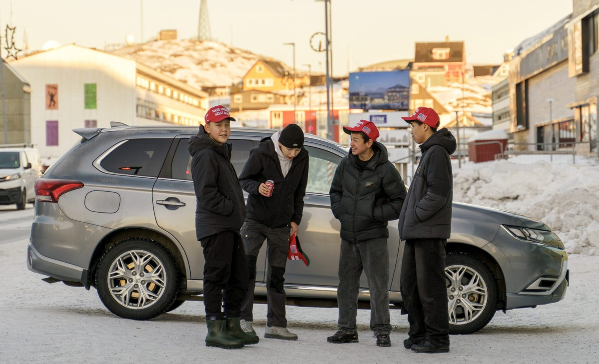 На прошлой неделе Дональд Трамп-младший посетил Гренландию, а на этой неделе MAGA-влиятельные люди съехались в столицу острова. EPA-EFE/DANIEL L. JOHNSEN DENMARK OUT