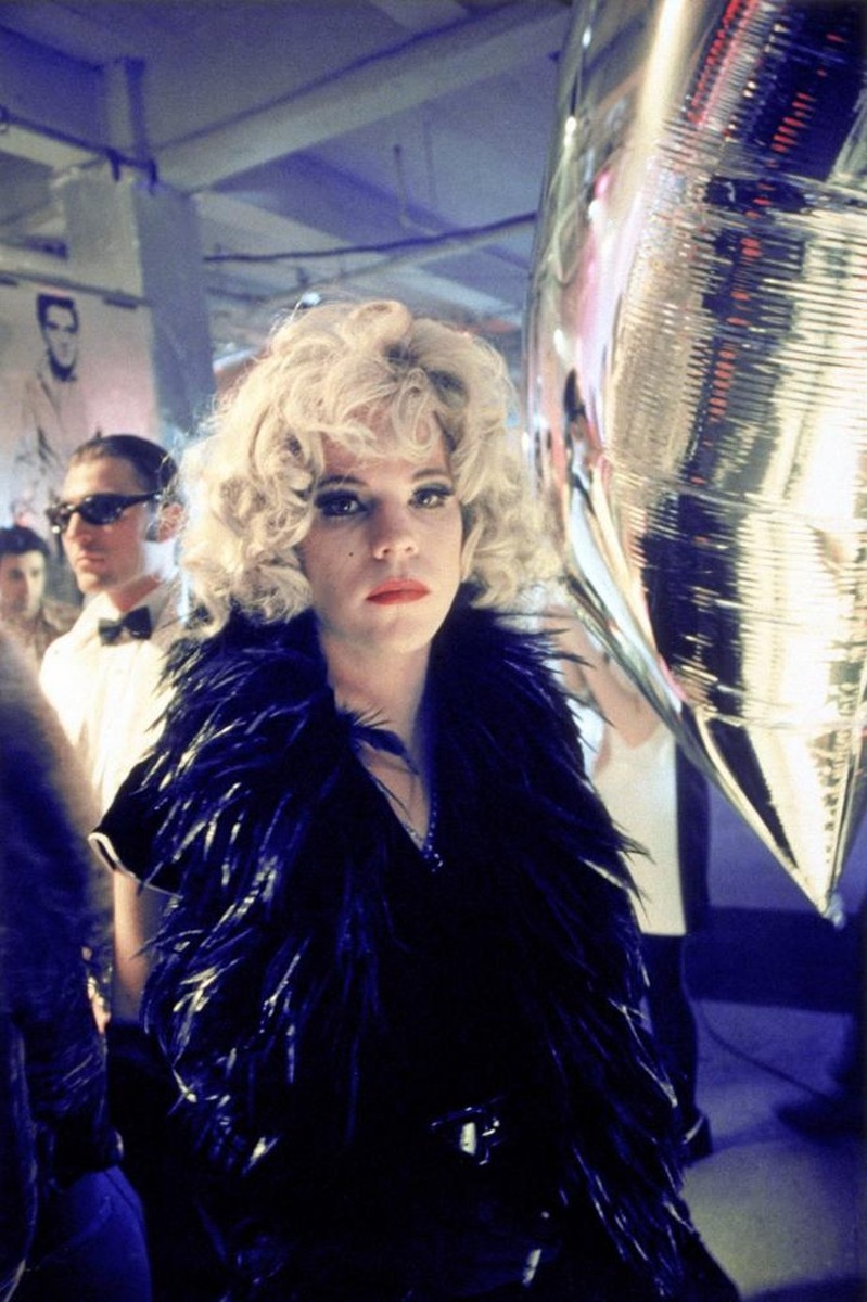 Пролистните изображение, чтобы увидеть следующий кадр из фильма «Я стреляла в Энди Уорхола» (1995)