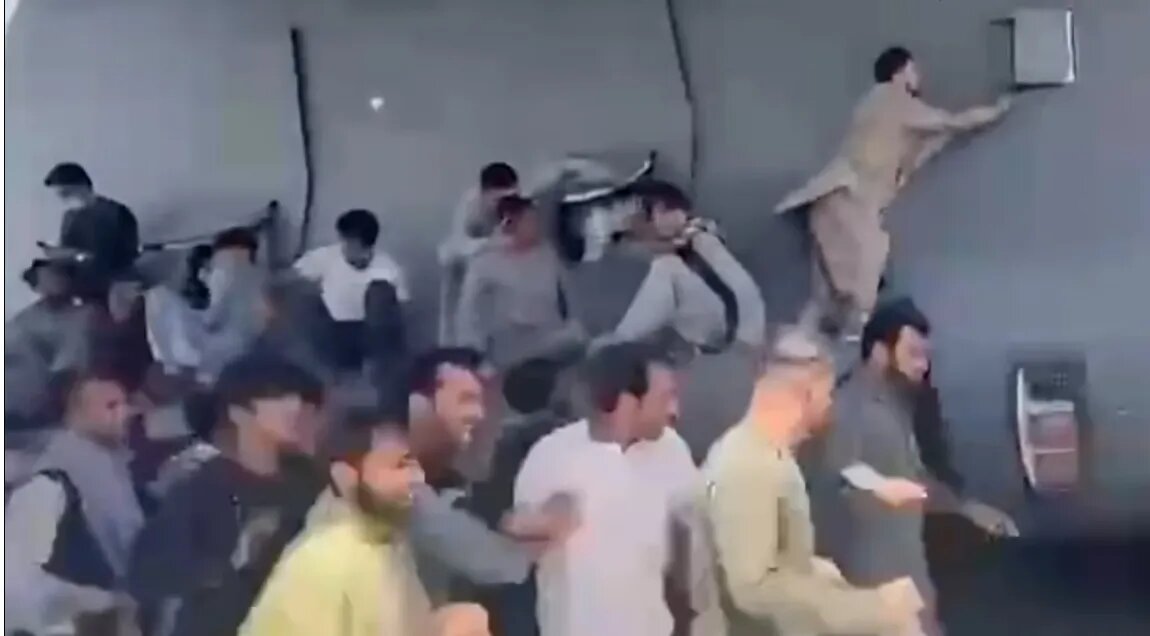    Бегство из Афганистана. Кадр из видео.