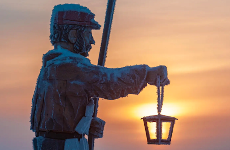 Скульптура «Фонарщик», Архангельск. Фото: Алексей Кабанихин / bestphoto.2gis.ru