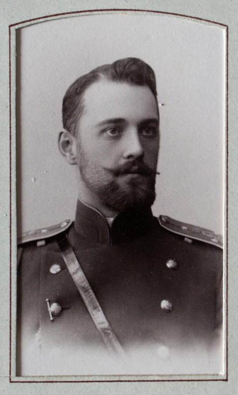 Арцишевский Александр Владиславович - поручик 12-го гренадерского Астраханского Императора Александра III полка с 01.09.1896 г. Автор фотографии - Трунов Г.В., фотограф, владелец ателье. https://catalog.shm.ru/entity/OBJECT/5746484?page=10&query=12-й%20гренадерский%20Астраханский%20полк&index=498 Полковник Арцишевский Александр Владиславович - командир 12-го гренадерского Астраханского Императора Александра III полка с 11.02.1917 по 30.06.1917 года. https://ru.wikipedia.org/wiki/Астраханский_12-й_гренадерский_полк Полковник Арцишевский Александр Владиславович, возможно, стал последним командиром 12-го гренадерского Астраханского Императора Александра III полка. Он командовал полком с 11.02.1917 по 30.06.1917 года. Пока не понятно, кто командовал полком после 30.06.1917 года.