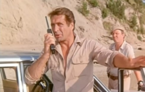 Пролистните изображение, чтобы увидеть следующий кадр из фильма «Вариант „Зомби“» (1985)