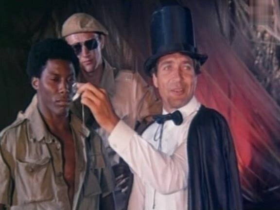 Пролистните изображение, чтобы увидеть следующий кадр из фильма «Вариант „Зомби“» (1985)