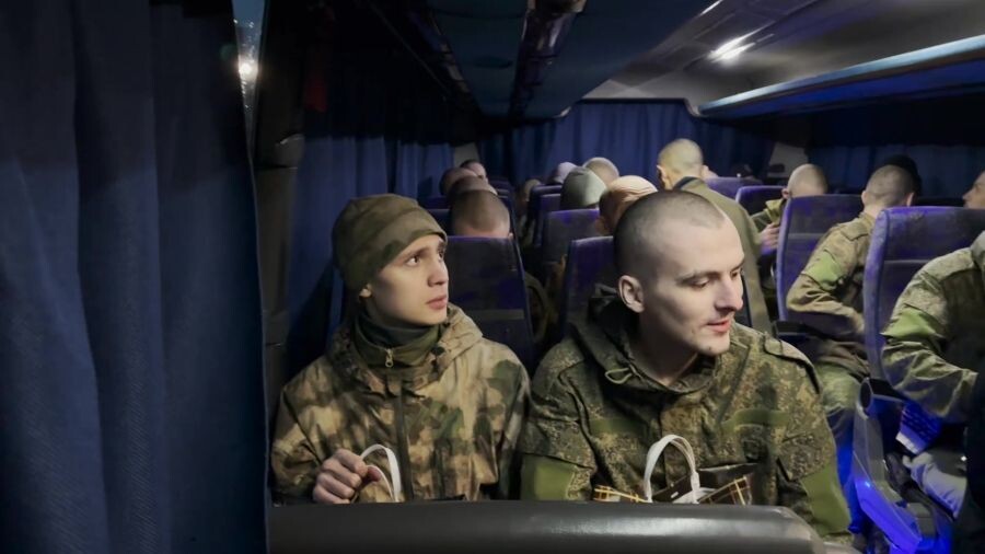    Российские военные, возвращенные из украинского плена / Источник: © РИА Новости/Министерство обороны РФ