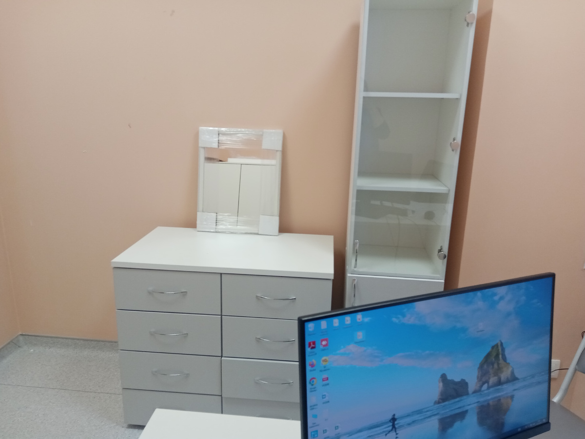 Мне дали комод и зеркало в кабинет сегодня. 