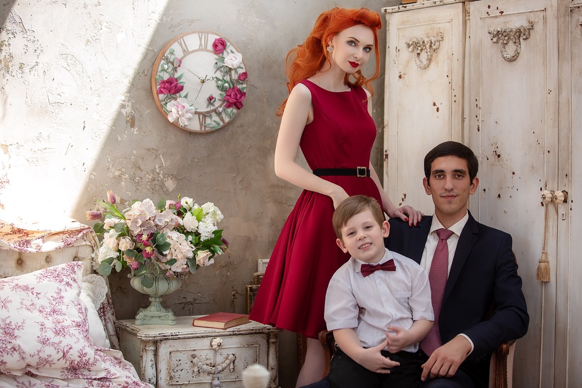 Картины, часы, зеркала, рамы, мебель и много всего другого можно декорировать в технике скульптурной живописи 