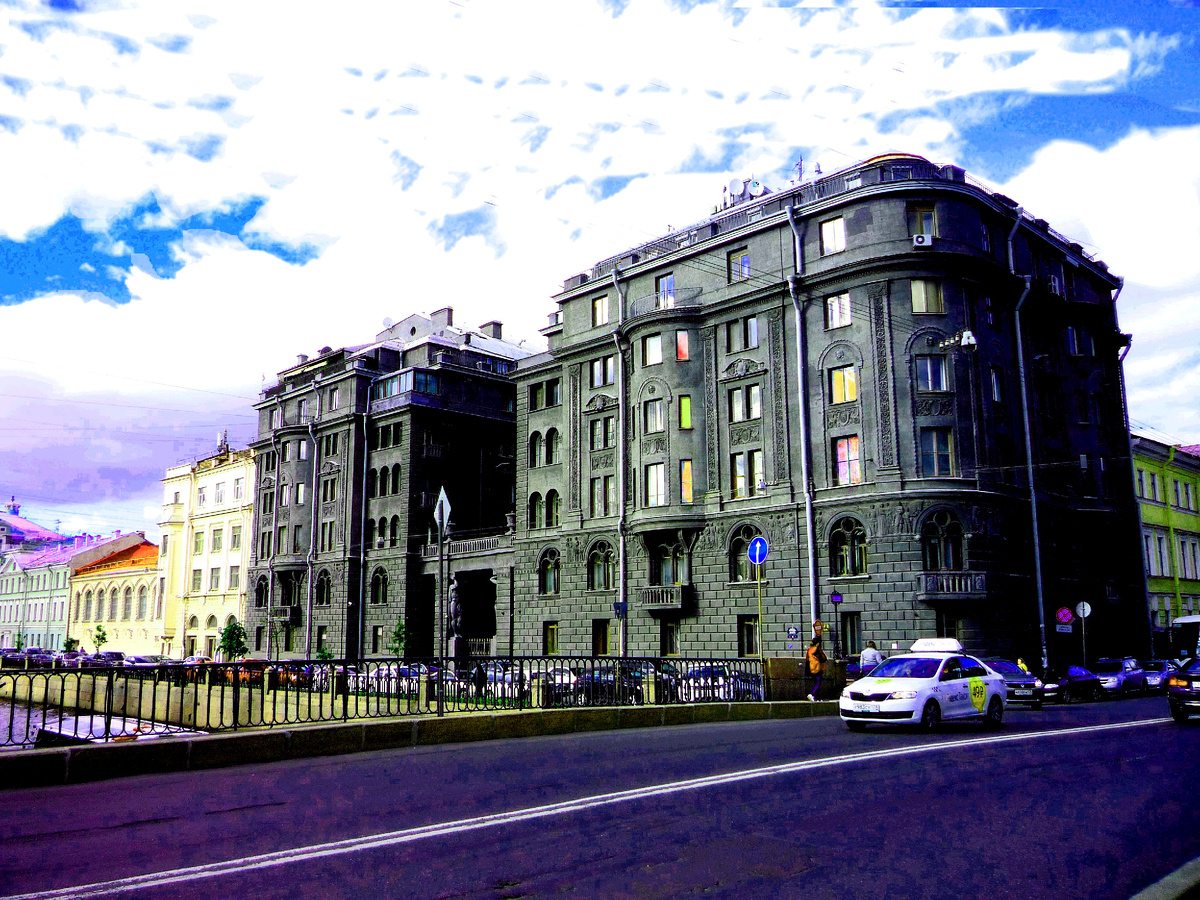 Сегодня на фото будет наш, питерский, сюр. Потому что тема такова. Фото автора