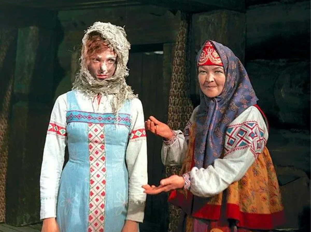 Мы знаем почти всех сказочных мачех, но почти не знаем мам. На фото — мачеха Настеньки из фильма «Морозко». Из интернета 