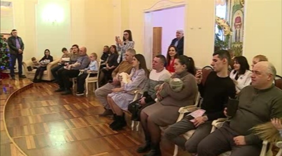    В Центральном ЗАГСе Курска сегодня вручили свидетельства о рождении