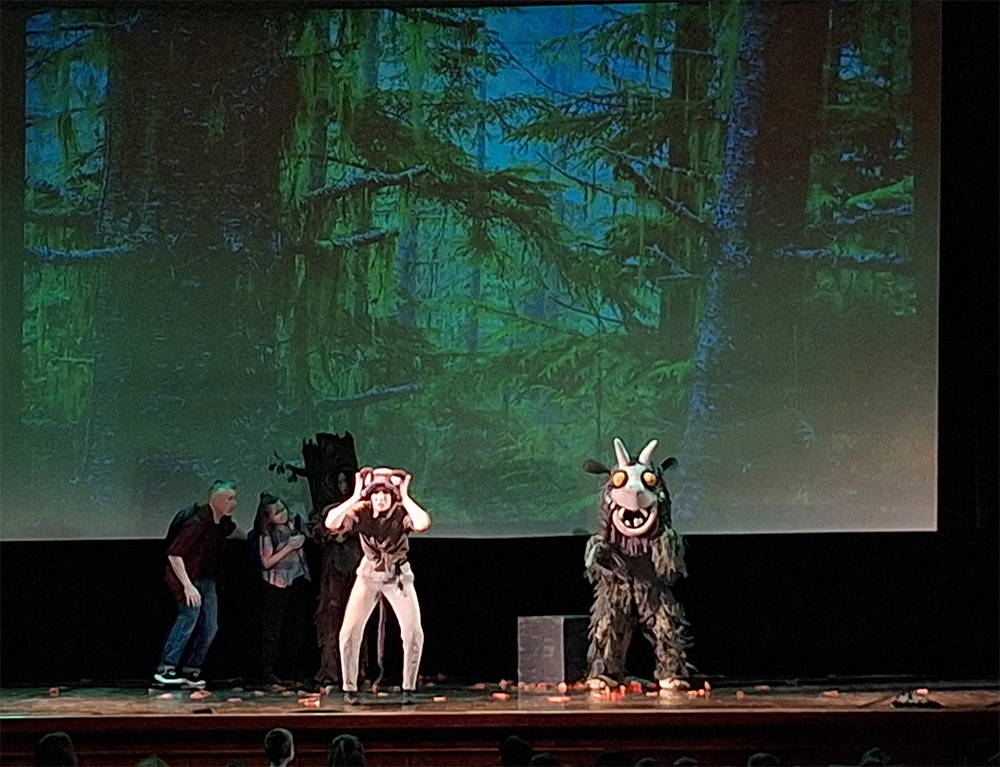 Зрители сопереживают героям спектакля