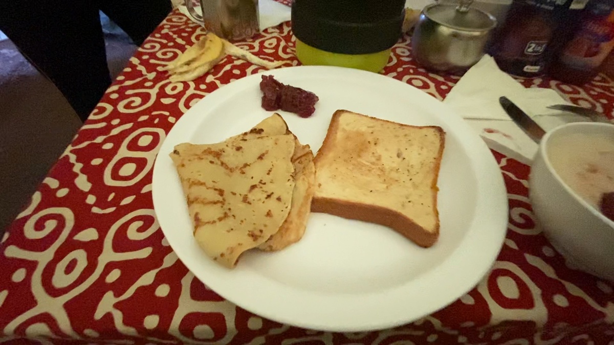 Блинчик, тост и каша.