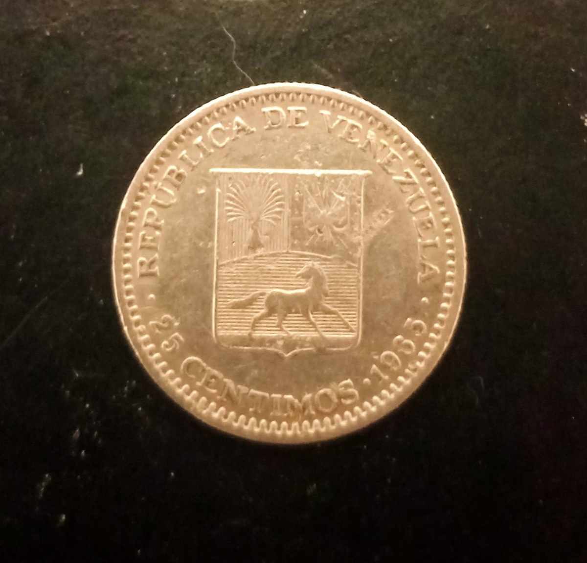 Аверс монеты 25 сантимов 1965г Венесуэла.