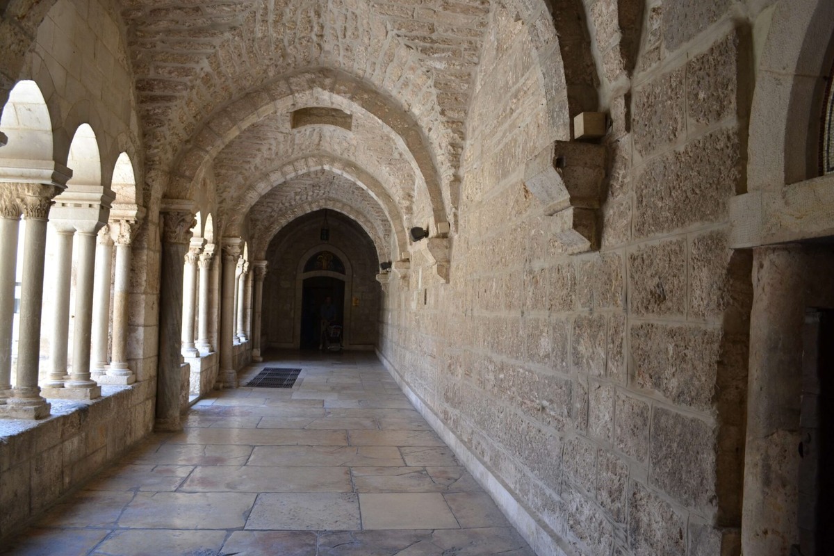 Фото части храма. Бывают и такие коллоннады