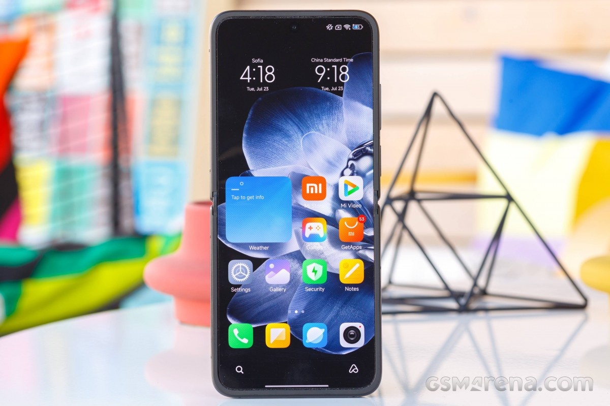 Первая версия Xiaomi Mix Flip