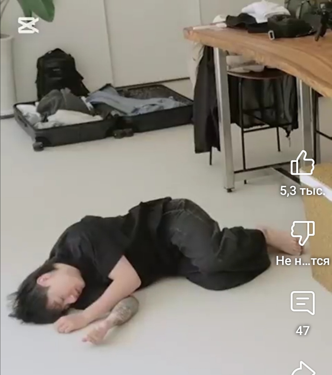 Все нормально! Поспит секунды две и сам встанет! Или кто-нибудь хочет отнести в кроватку? 