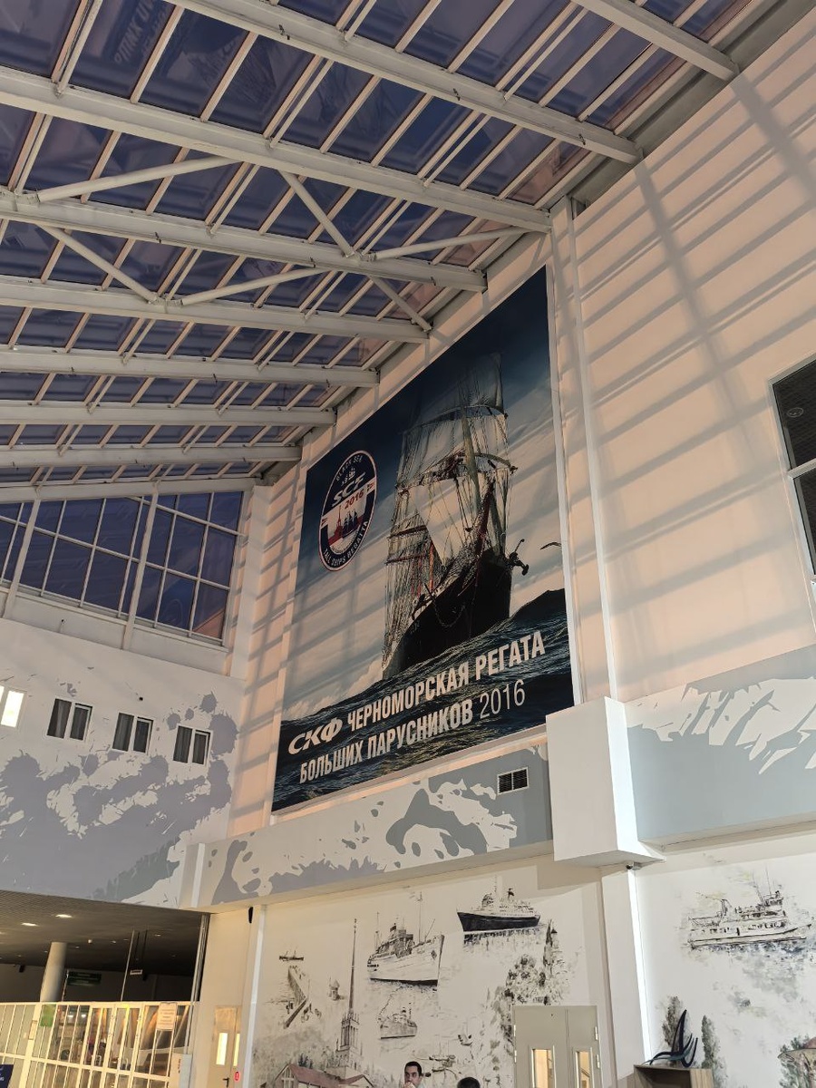 Внутри здания порта