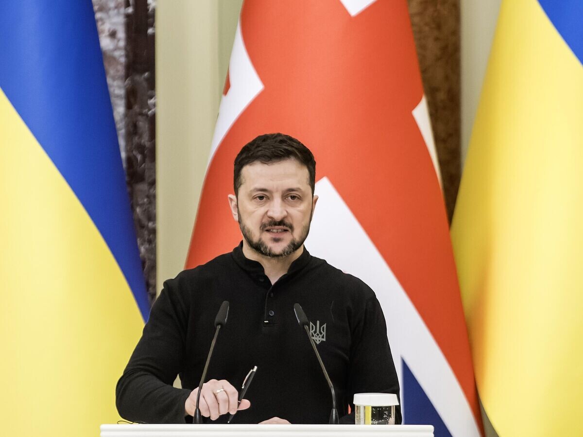    Владимир Зеленский во время пресс-конференции с Киром Стармером в Киеве© Getty Images / NurPhoto/Maxym Marusenko