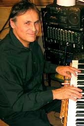 Московский композитор, аранжировщик, певец, основатель и  1 художественный руководитель ВИА ,,Байрам'' ( в 1986 - 1991 годах) -  Рифкат Сайфутдинов. Фото предоставлено автором.