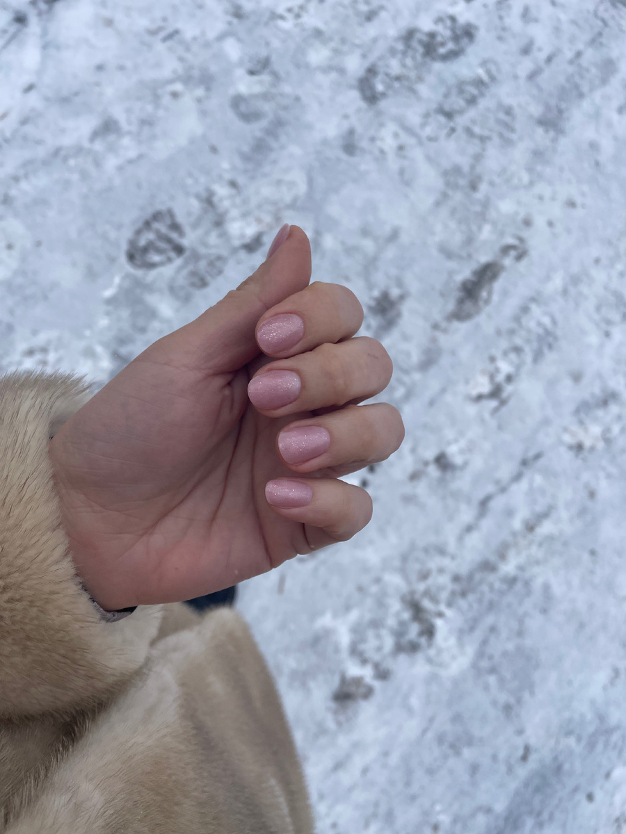 Пока коллеги обедали, я ходила на маникюр 