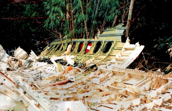 Обломки Boeing-767 в джунглях.