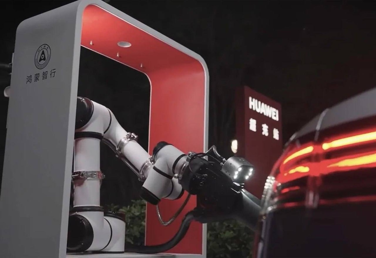 Huawei представила роборуку для автоматической зарядки электромобилей  
