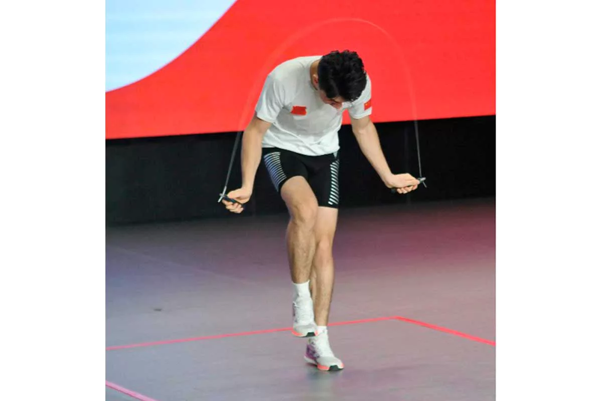 Китаец установил рекорд по прыжкам со скакалкой