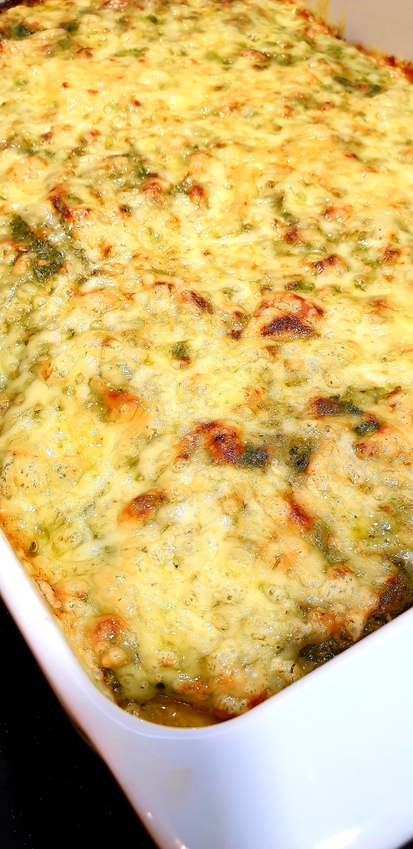 Картофельный гратен в сливочном соусе со шпинатом 