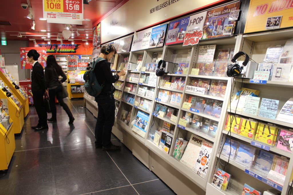 В магазинчике