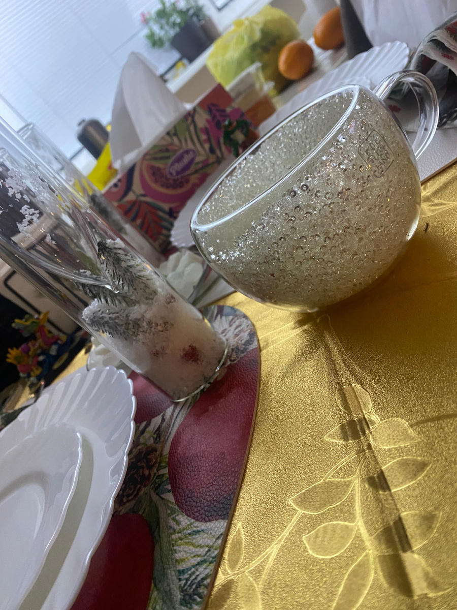 Бокалы от мамы были подарены мне еще до НГ; Лухари кружка от семьи сестры