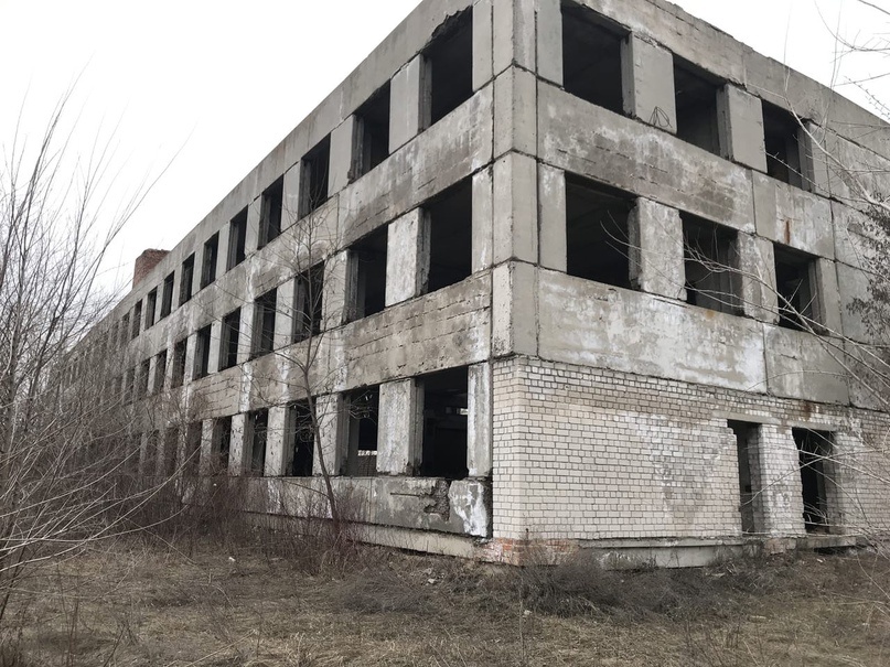 Примерно также выглядела та больница из моего рассказа "Призрак в жёлтом платье" фото взято в сети из открытых источников Яндекса в силу того что фотографии того здания просто не существует в сети. Оно было разрушено более 15-ти лет назад. 