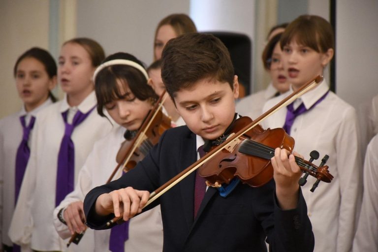    В Оренбурге открылся детский фестиваль искусств «Январские вечера» Оренбуржье