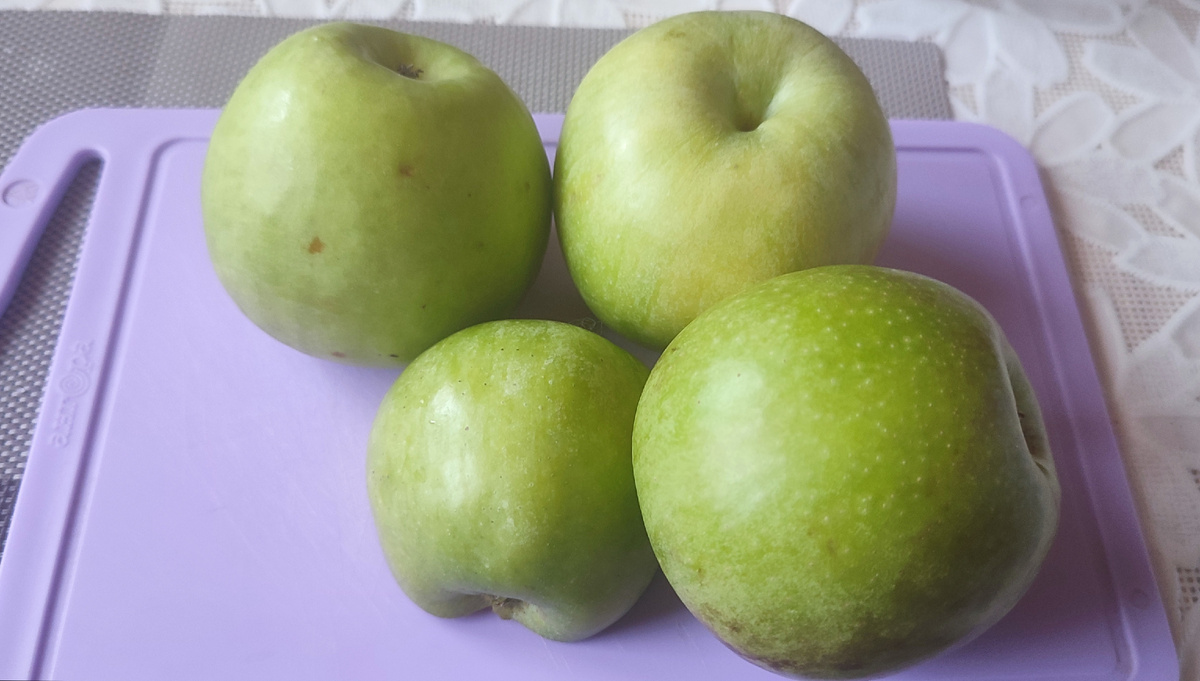 У меня яблоки Гренни смит и Семеринка. Вернее всего половинка Семеринки :)