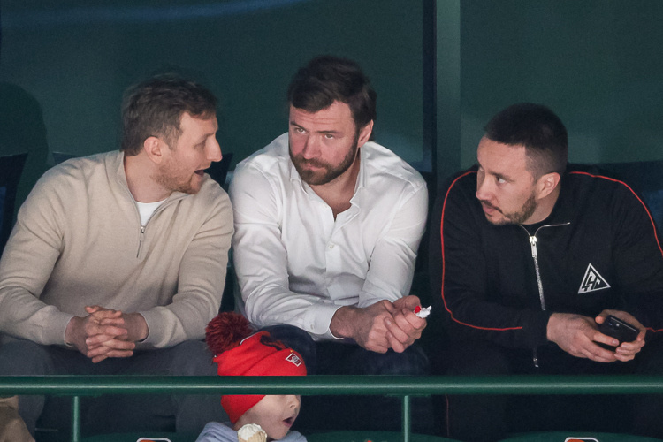    Артём Лукоянов (в середине) на «зелёном дерби» / фото: Сергей Елагин, «БИЗНЕС Online»