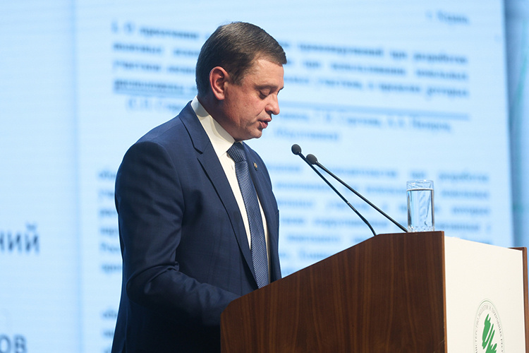    Александр Шадриков: «Проблема не рождается из воздуха или в воздухе! Ее причины здесь — на земле!».   
Фото: Андрей Титов