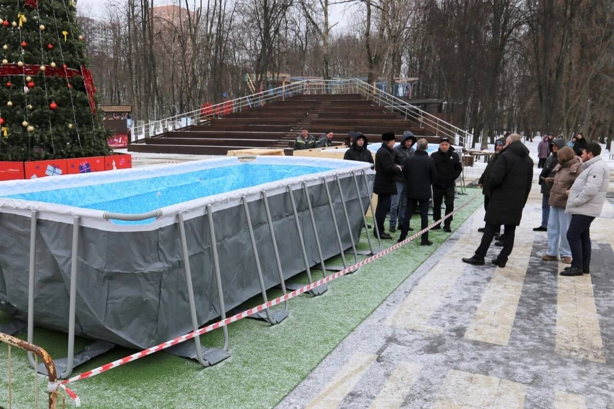 Фото с просторов интернета. Все желающие смогут приобщиться к таинству крещения.