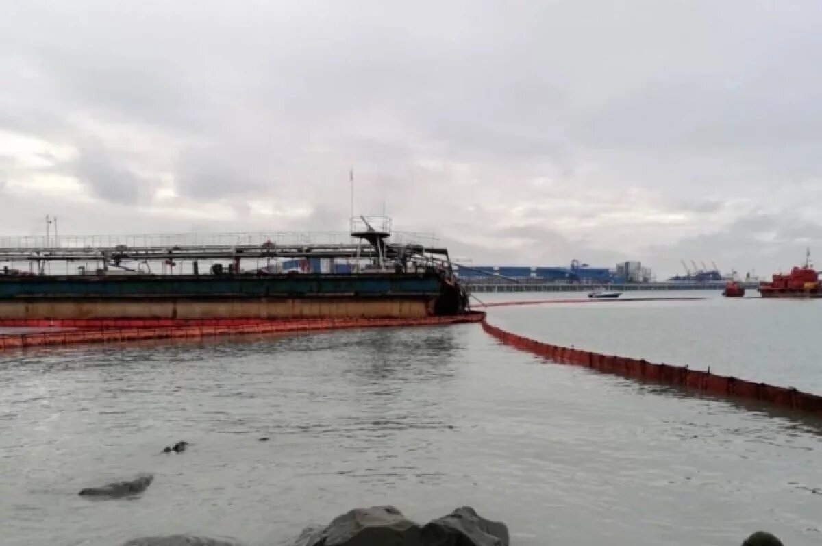    На Кубани водолазы провели герметизацию носовой части «Волгонефть-239»