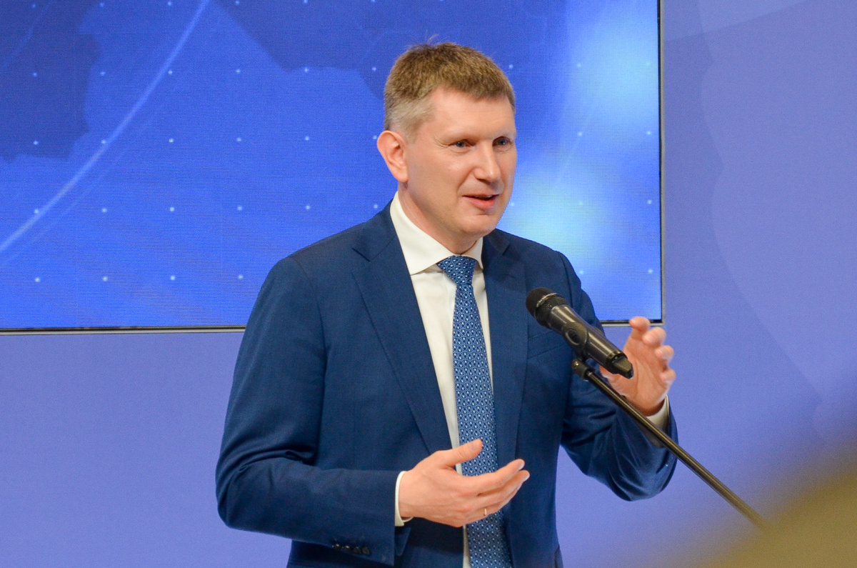 Максим Решетников прилетел в родной город для участия в стратегической сессии в Пермском госуниверситете.  Фото: Дмитрий Шевалдин