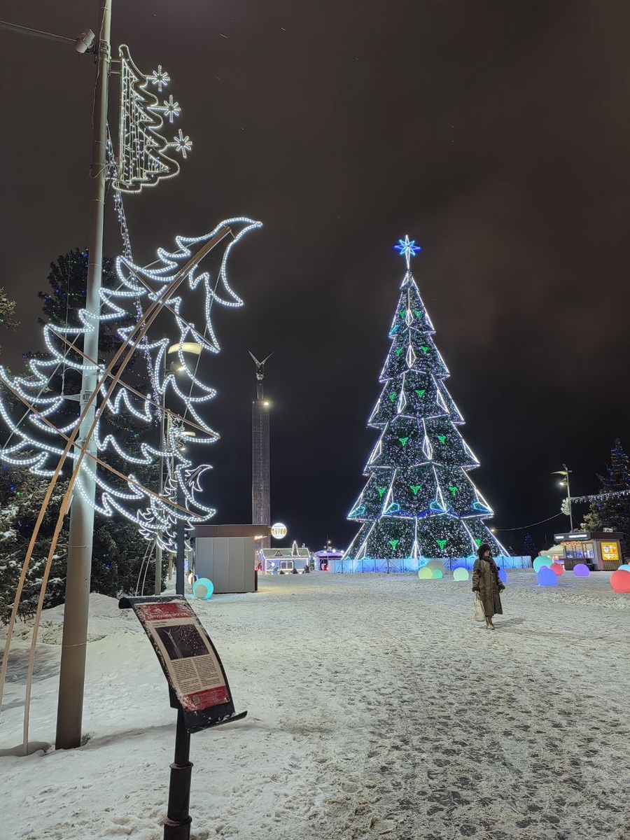Фото автора. Город Самара, площадь Славы.