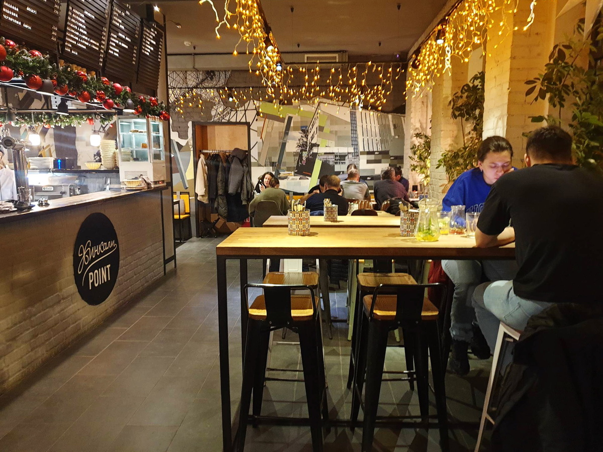 Общий вид первого зала кафе Хинкали Point