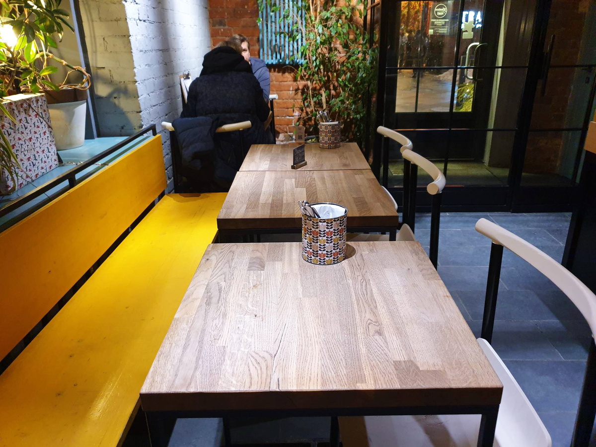 Ряд столиков