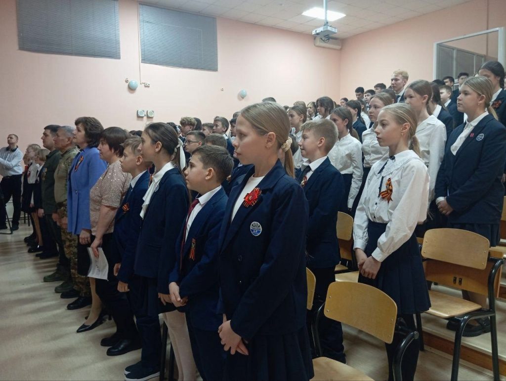    Оренбургские школьники встретились с участниками СВО Сергеем Киселёвым и Маратом Лукмановым Оренбуржье