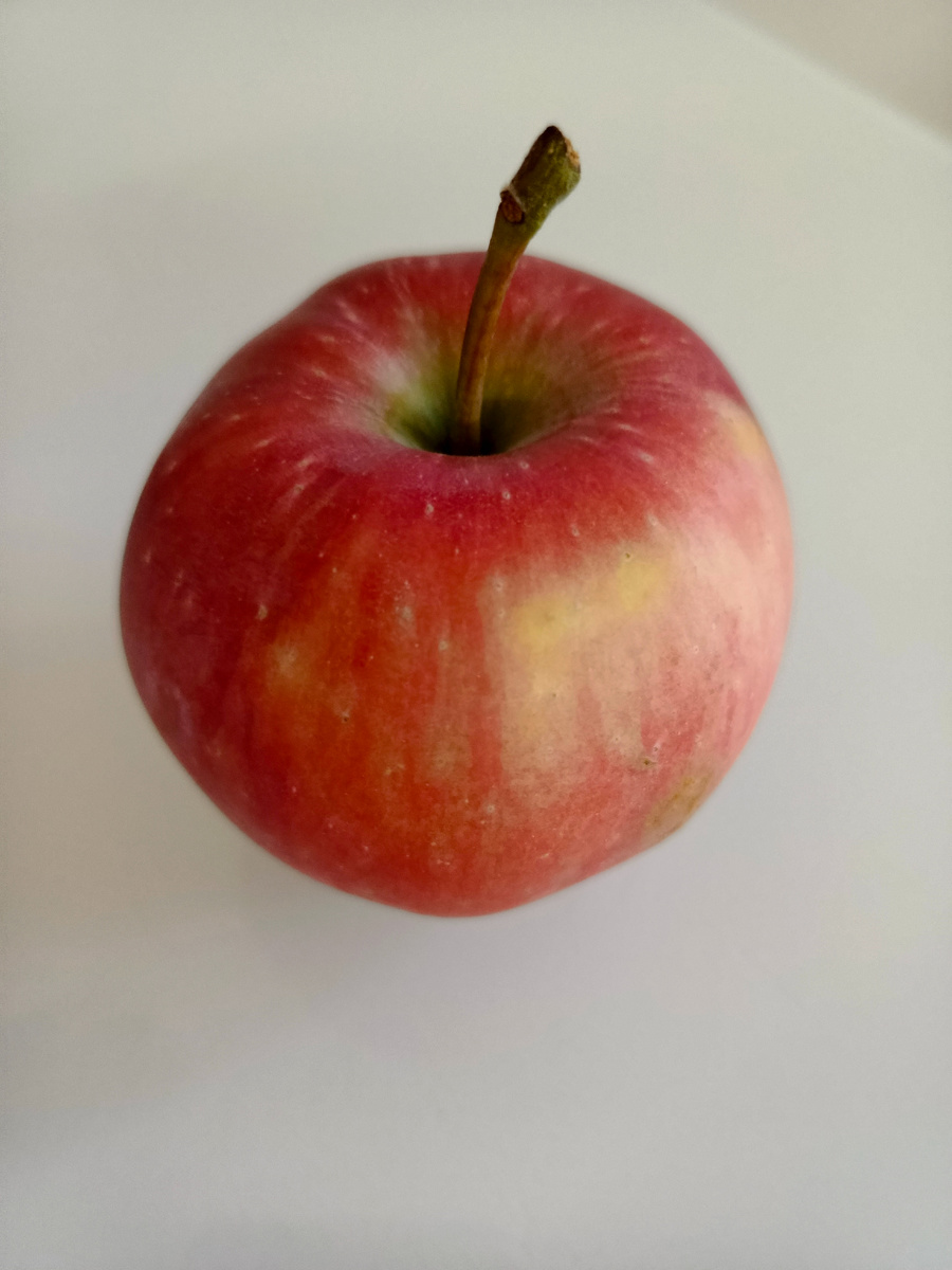 Просто яблоко