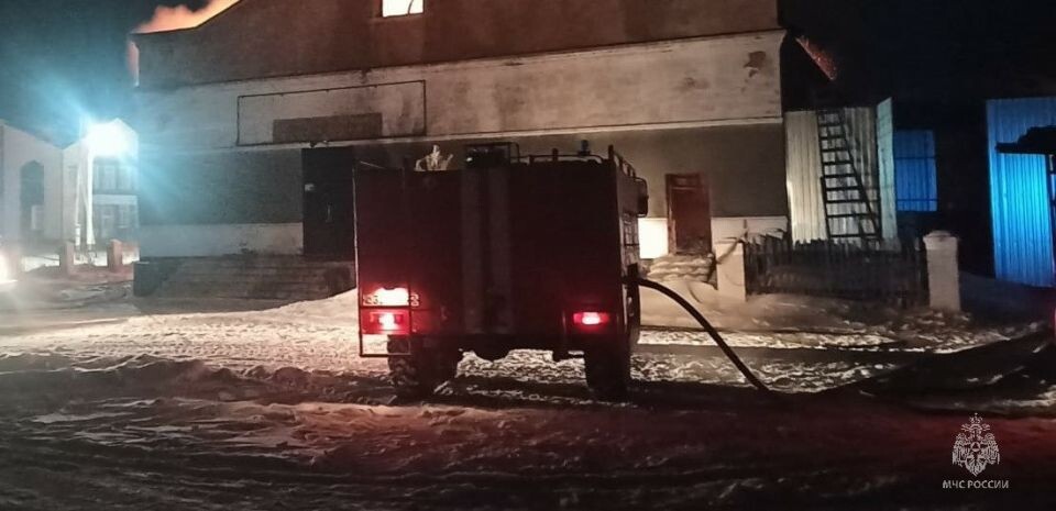    Пожар в Устьянке. Источник: t.me/mchs_altkray