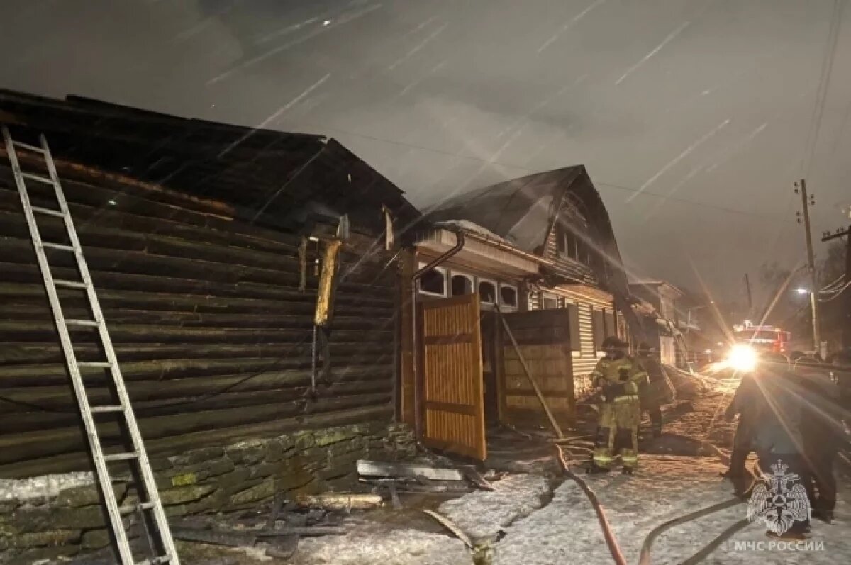    В Златоусте из-за замыкания проводки загорелся частный дом