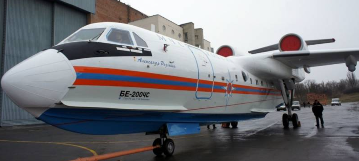 Источник - https://topwar.ru/107132-rossiyskie-spasateli-poluchili-pervyy-be-200chs-sobrannyy-v-taganroge.html