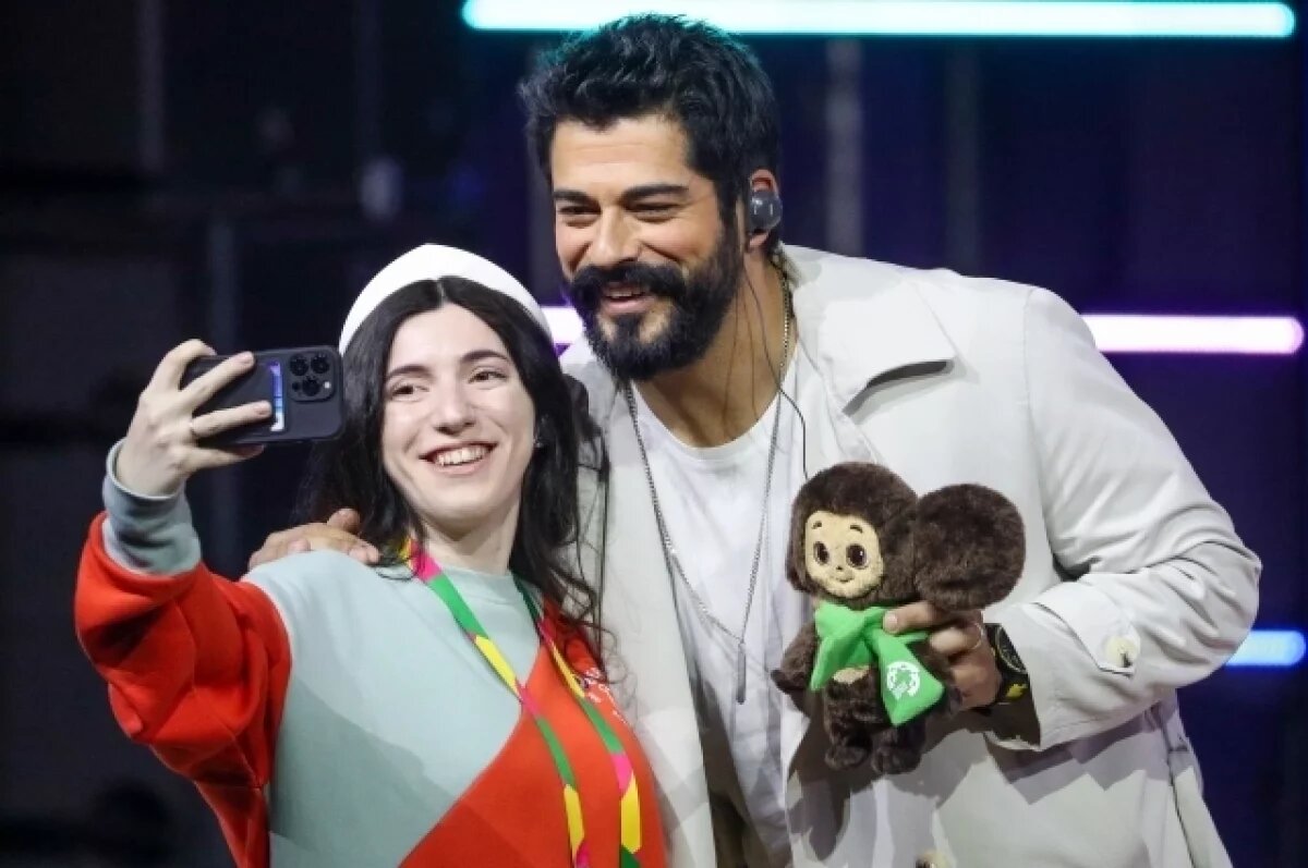    В Альметьевск снова приедет турецкий актёр Бурак Озчивит