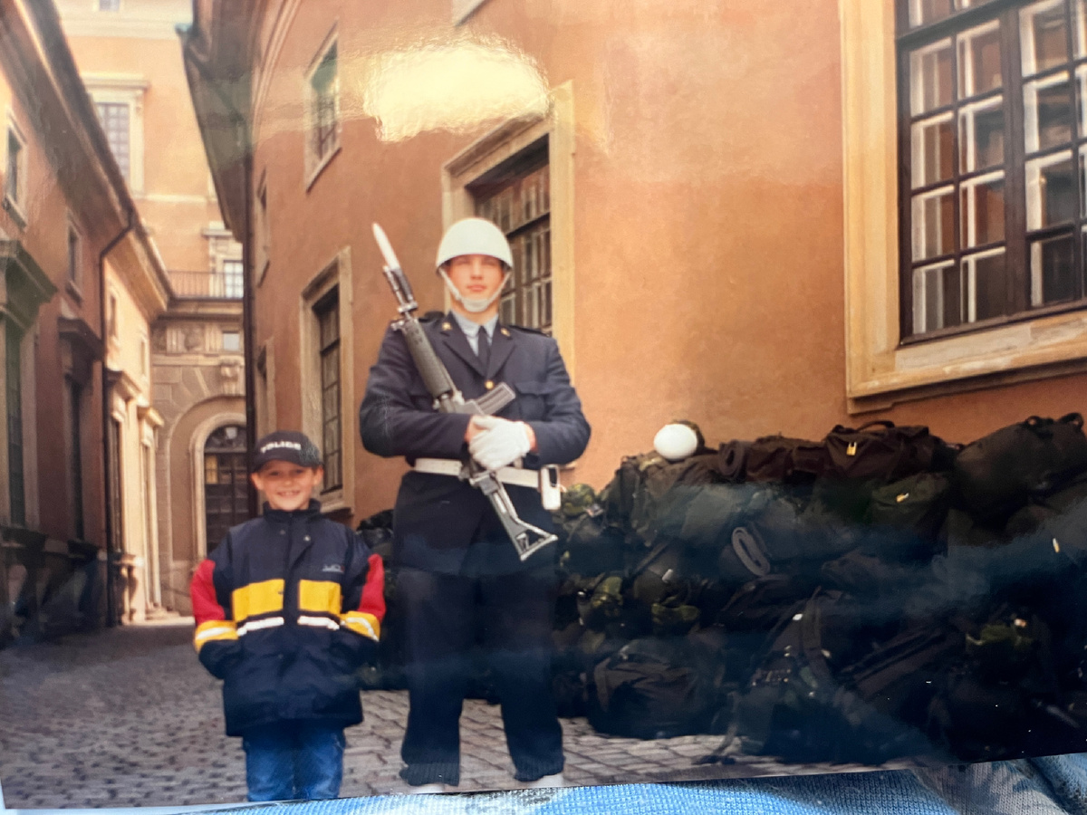 Как давно это было. Мой сын уже взрослее этого гвардейца. А все как вчера. 2002 год