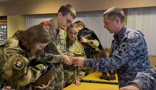 Тверским школьникам рассказали о службе в Росгвардии